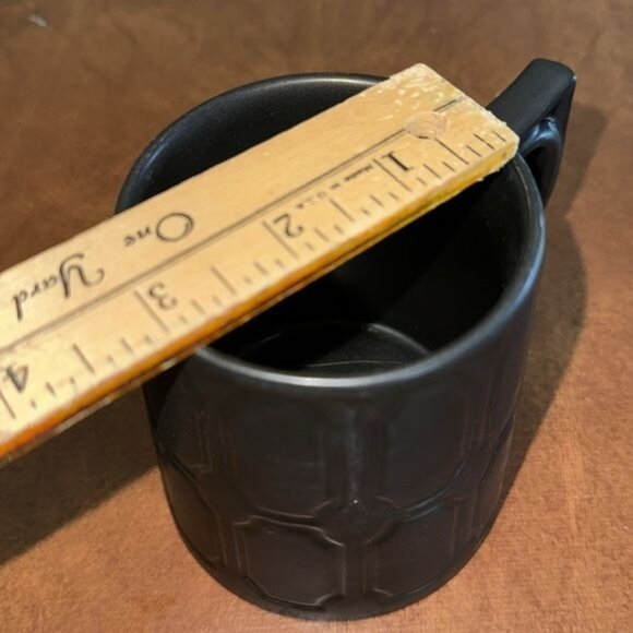 Black Ceramic Mug With Geometric Pattern - Picture 6 of 6